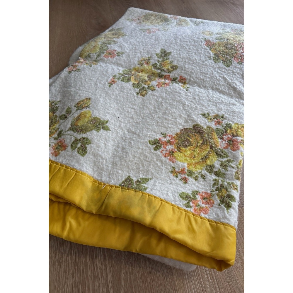 VTG 1970s Floral Acrylic Thermal Blanket White Yellow Satin Trim Grandma Cottage